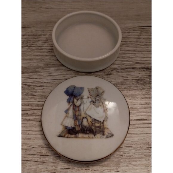 Holly Hobbie Round Porcelain Trinket Box With Gold Trim - Picture 2 of 4